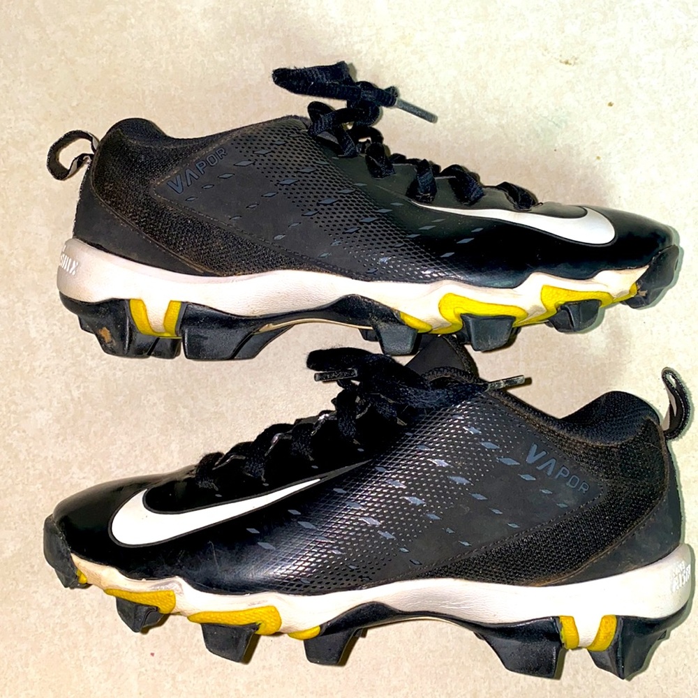 Nike YOUTH Vapor baseball cleats gently used